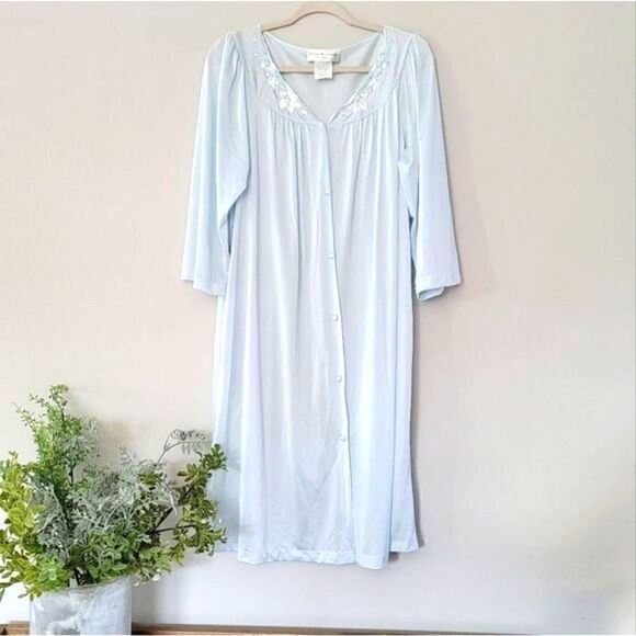 Miss Elaine Silky🌷 soft nightgown size Medium - Picture 3 of 13